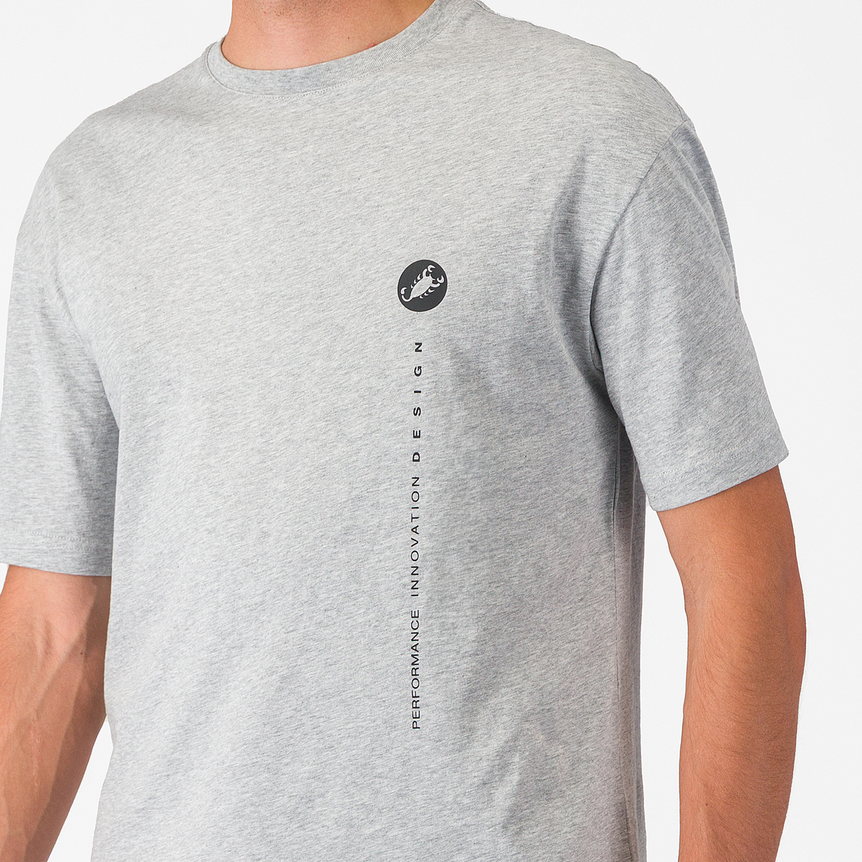 CAMISETA CON LOGO DE INNOVACIÓN