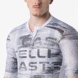 CAMISETA CON EL LOGOTIPO DE STRATUS