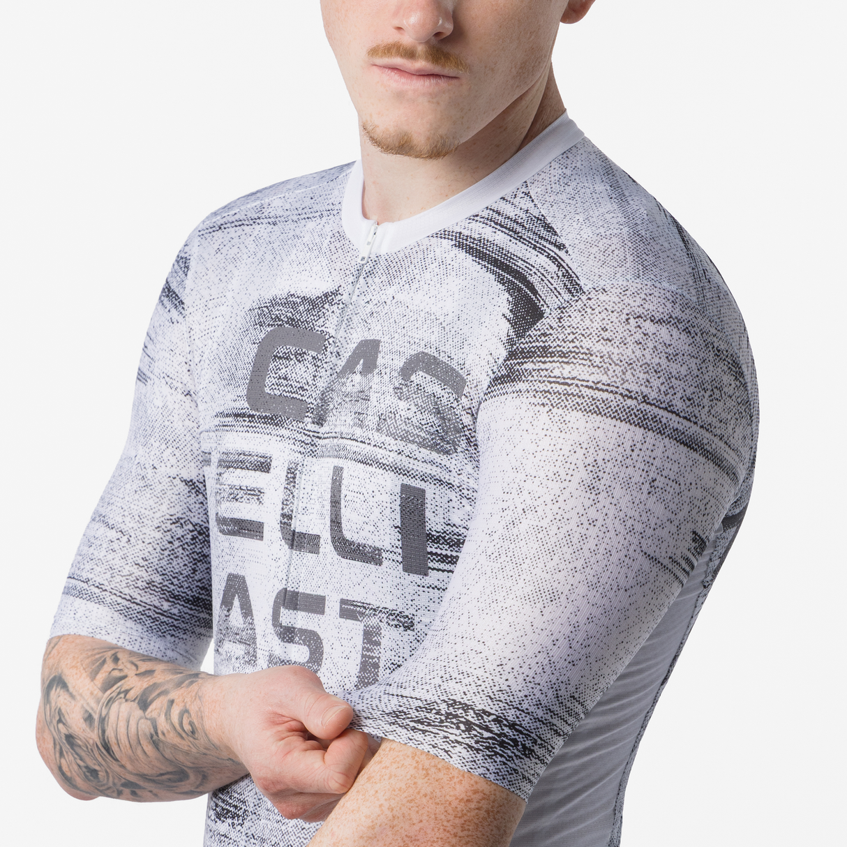 CAMISETA CON EL LOGOTIPO DE STRATUS