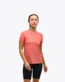 Camiseta de tirantes Hoka para mujer, ideal para el día de la carrera.