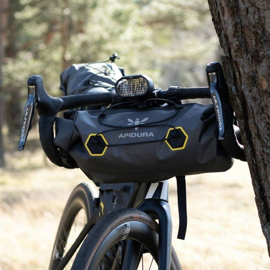 Image Expedition Handlebar Pack 14l | Apidura /// Triathlon Store